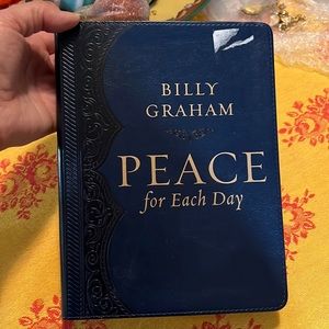 NWT Billy Graham Peace for Each Day Book Bible Box B
